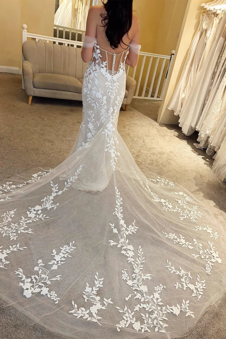 Robe de mariée sirène longue en dentelle florale, épaules dénudées, avec appliques